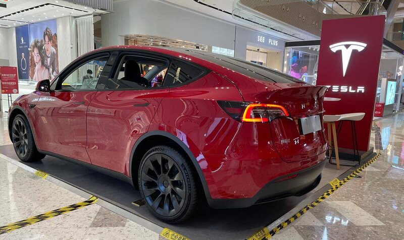 Tesla dekabrda 