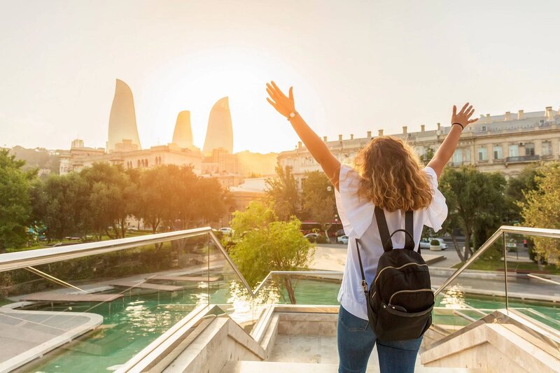 Turistlərin Azərbaycanda pul xərcləmələri artdı, xariclə turizm balansındakı kəsir kəskin düşdü