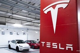 Tesla Çində 80 mindən çox avtomobili geri çağıracaq