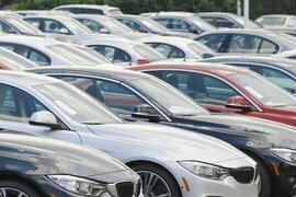 Britaniyada yeni avtomobil satışı 30 ilin ən aşağı həddinə enib
