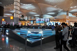 "Togg" İstanbul aeroportunda izdihamla izlənilir - FOTOLAR