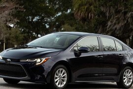 Azərbaycanın dövlət şirkəti "Toyota"dan 531 min manatlıq 9 avtomobil alacaq – Müqavilə