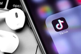TikTok istifadəçilərin telefonlarını dinləyə bilər