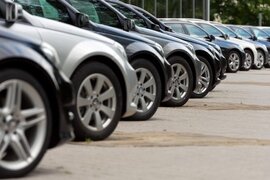 Azərbaycana avtomobil idxalı 21 faiz, elektrik avtomobillərin idxalı isə 9 dəfə artıb
