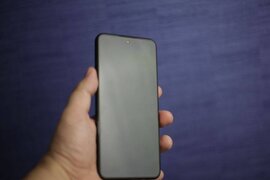 Rusiya öz smartfonunu təqdim edib – Foto