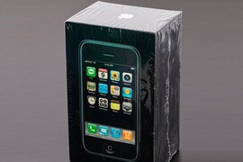 Birinci nəsil iPhone rekord 190 min dollara satılıb