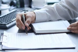 İş ilini tamamlamayan işçiyə məzuniyyətə görə kompensasiya necə hesablanır?
