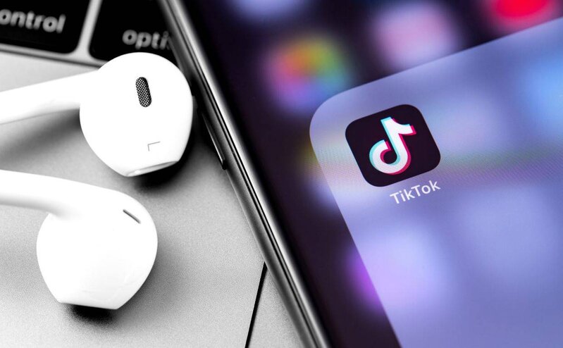 TikTok istifadəçilərin telefonlarını dinləyə bilər