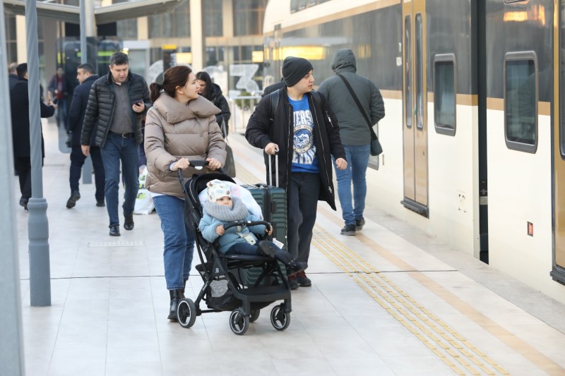 Bayram günlərində dəmir yolları ilə bölgələrə daşınan sərnişinlərin sayını açıqlandı