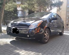 Toyota Prius qalmamaq şərtilə icarə etmək istə