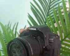 Fotoaparat Canon EOS 700D