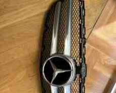 Mercedes W205 radiator barmaqlığı