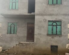 Ramana qesebesinde 2 mertebeli həyət evi satilir