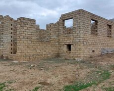 Abşeron rayonu Qobu qesebesinde 8 sot torpaqda həyət evi