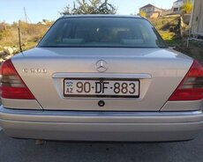 Mercedes - C200