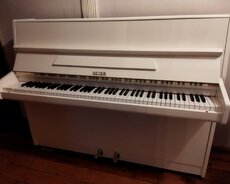 Almaniya istehsalı kamertona köklənmiş Geyer pianinosu