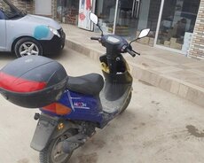 Moped monnn