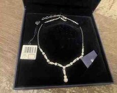 Swarovski boyunbağı