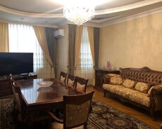 Akademik Həsən Əliyev küçəsində (keçmiş İnqilab)