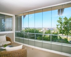 Cam balkon qatlanan və surgulu