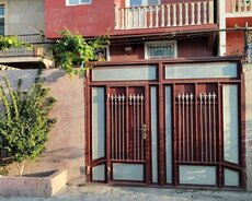 Biləcəri qəsəbəsində 5-otaqlı həyət evi satılır
