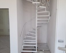 Dəmir Pilləkənlərin Yerində Yığılması