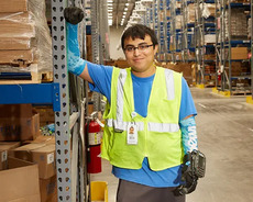 Fəhlə və anbardar tələb olunur