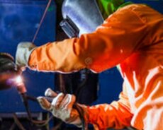 Qaynaqçı tələb olunur