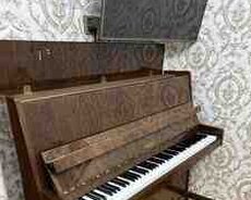 Pianino Petrof
