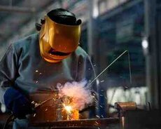 Qaynaqçı tələb olunur