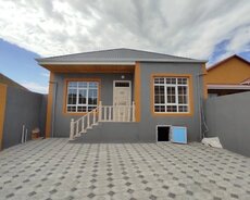 Məktəbə yaxın tam təmirli 4 otaqlı həyət evi