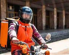 Sürücü-kuryer tələb olunur