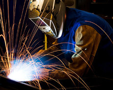 Qaynaqçı tələb olunur