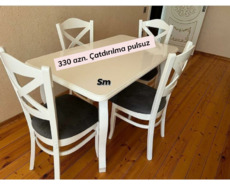 Кухонный стол и комплект стульев