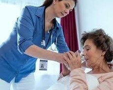 Служба ухода по сменам и ежедневным услугам для больных и пожилых людей