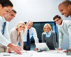 Ofisde iqtisadcilar üçün ish