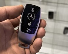 Mercedes pultu
