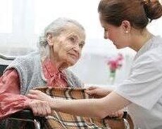Служба ухода за больными и пожилыми людьми У нас есть круглосуточная служба на дому