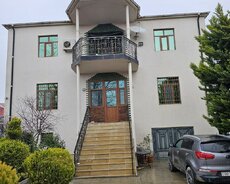 Masazır Yeni Bakı arxasında 3 mərtəbəli həyət evi villa
