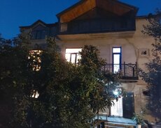 İlqar Abbasov küçəsində villa satılır