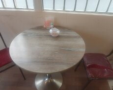 Kafe-restoran üçün stol