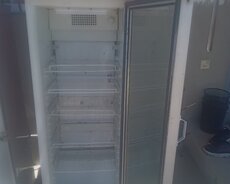 2 холодильника для мороженого и воды