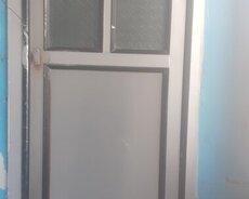 Алюминиевая дверь