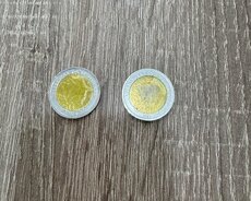 2 монеты по 50 копеек с гербом.