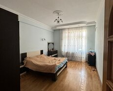 В Гянджлике, возле парка Ататюрка, 3 комнаты, с мебелью, квартира