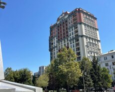 Qorqud Residensdə 4 otaqlı mənzil podmayak satılır