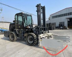 T35 Off-road Forklift avtokar 2024 il