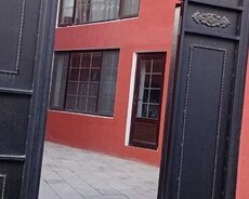 Ğünəşlidə 3 mərtəbəli h/evi satılır