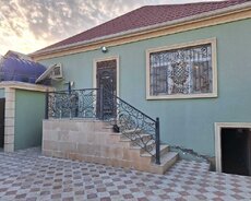 Biləcəridə Mərkəzdə 4 otaqlı ev