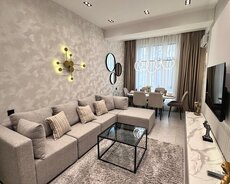 Şərq bazarının yanında 2 otaqlı mənzil satılır